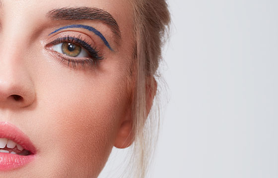 Maquillage utilisés pour le teint du look estival audacieux : La BB Crème N°2