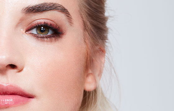 Maquillage utilisés pour le teint du look naturel chic : La BB Crème N°2