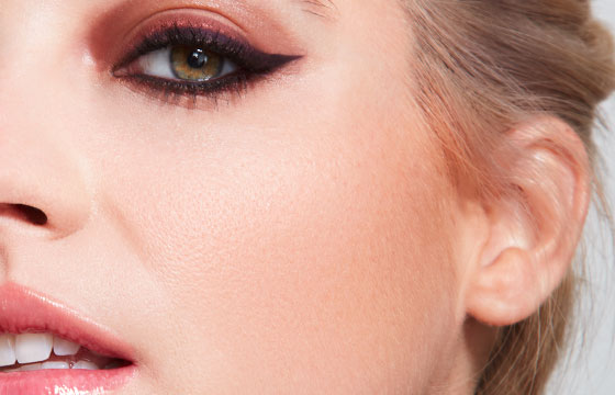 Maquillage utilisés pour le teint du look violet profond : La BB Crème N°2