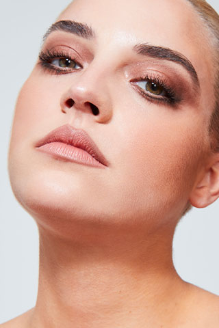 Maquillage Globe-Trotteuse Élégante 1944 Paris