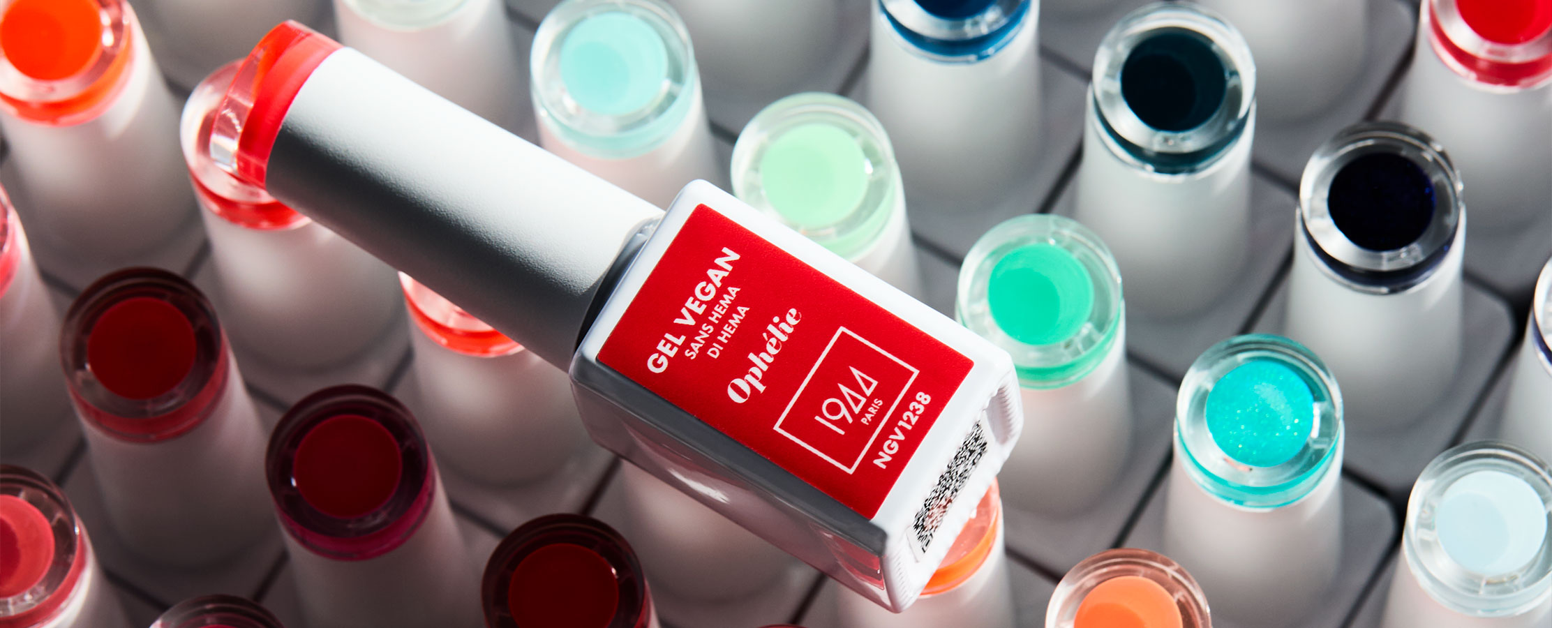 Gel semi-permanent 1944 Paris - Brillance et tenue longue durée