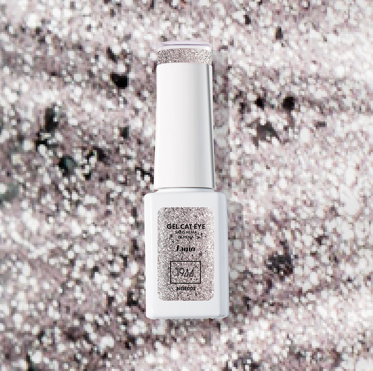 Le Gel Vegan Luna, un argent froid et lumineux, glacé comme la lune. Chic, pur, intemporel.