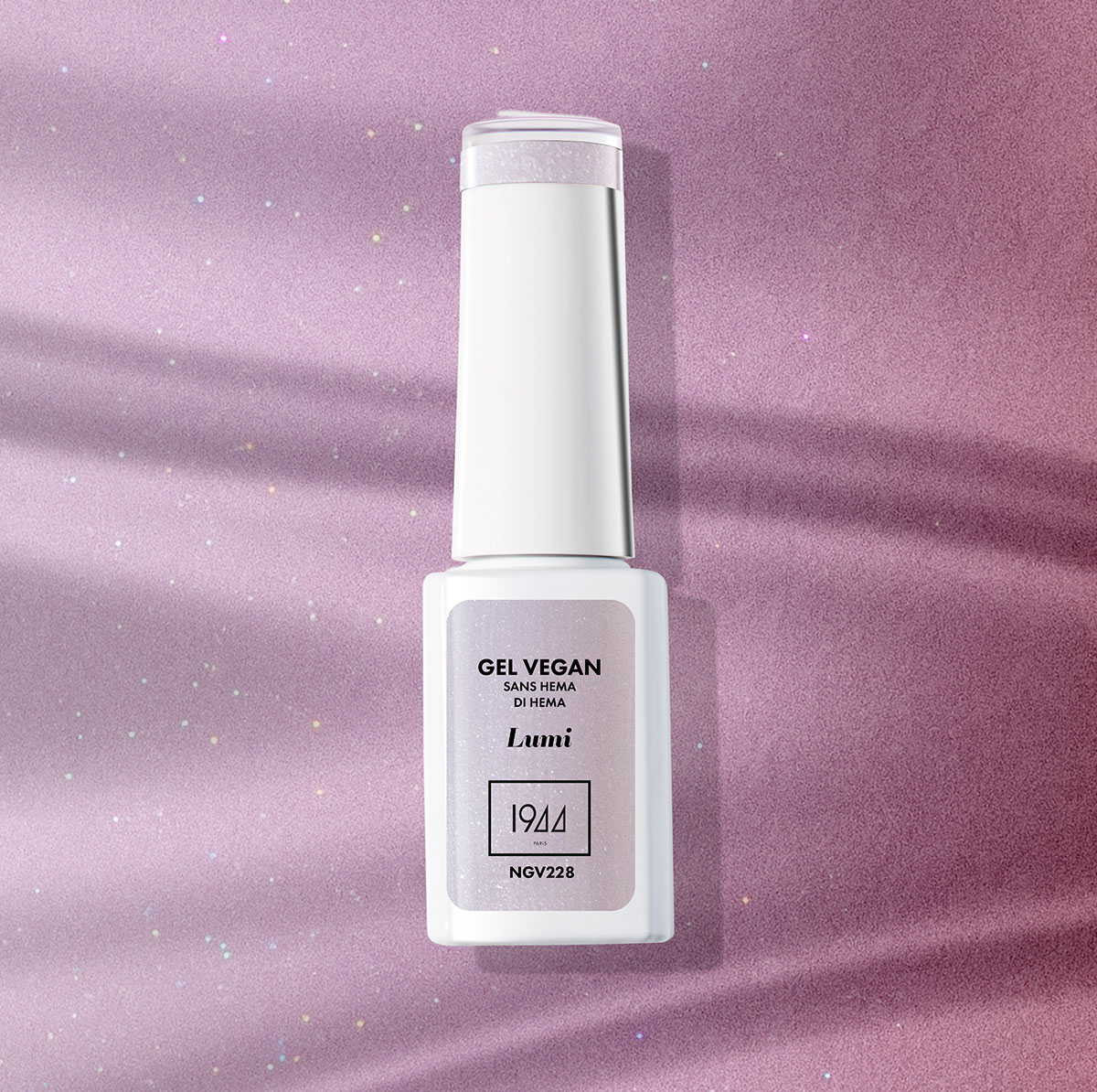Vegan Lumi Gel, a powdery mauve with an iridescent veil, mysterious and poetic, like a dream in the moonlight.