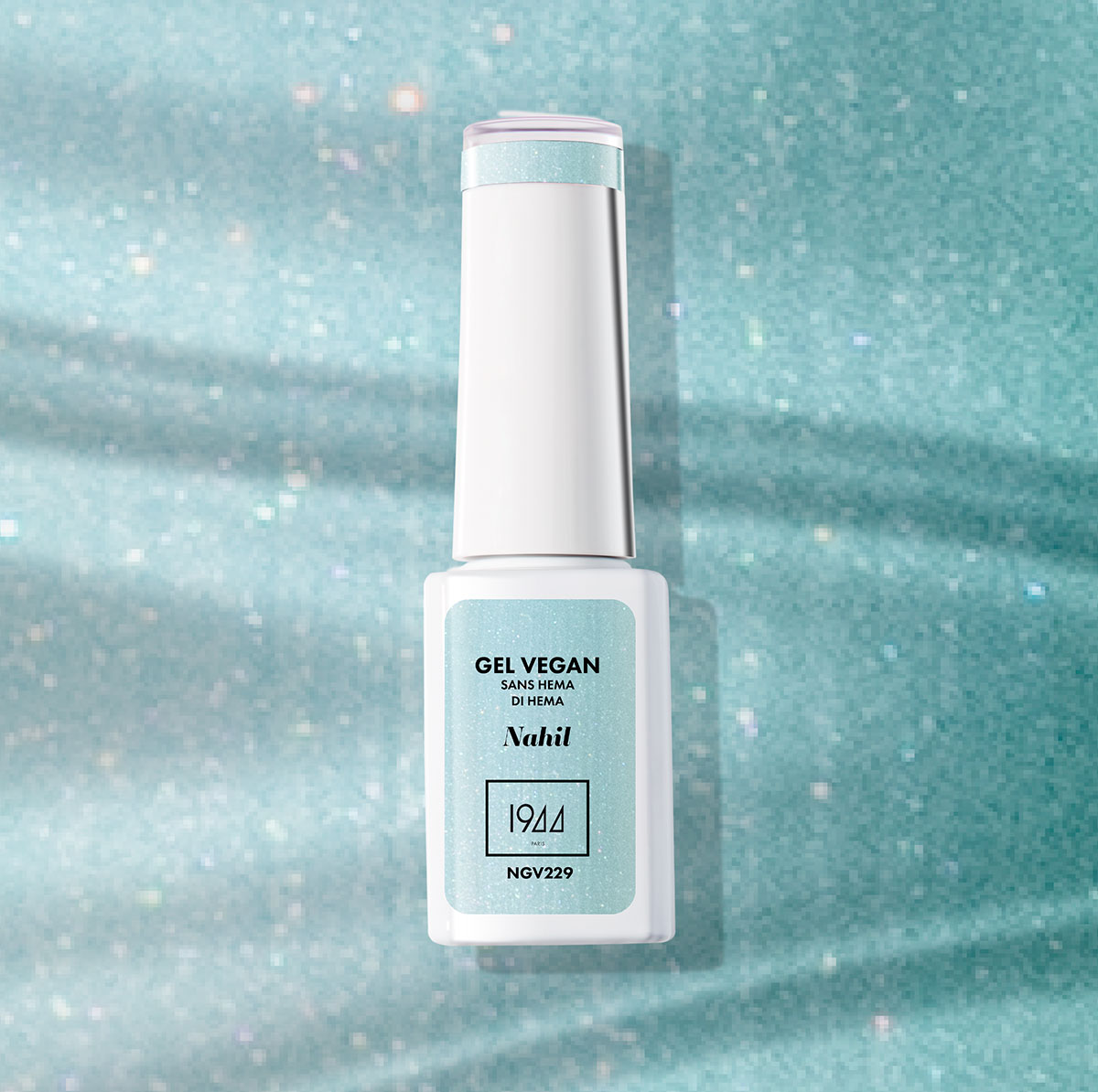 Nahil Vegan Gel, a pearly aquatic blue, delicate and airy like a summer breeze on the waves.
