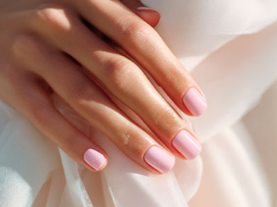 Chaque détail compte pour le plus beau jour de votre vie... Votre manucure aussi